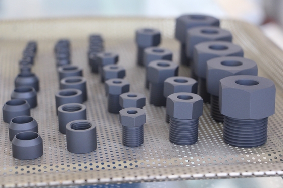 0.01mm CNCのチタニウムの部品の精密は機械部品のボルトをねじで締める
