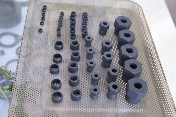 0.01mm CNCのチタニウムの部品の精密は機械部品のボルトをねじで締める